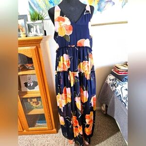 Tiered floral maxi dress. Size L